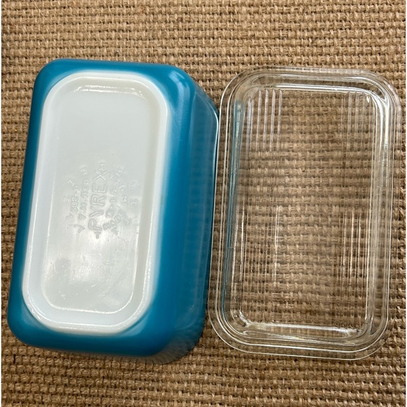 Vintage PYREX  Blue, Teal Refrigerator Glass Container - Picture 2 of 9